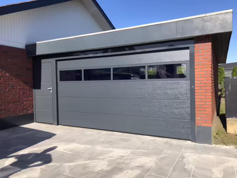 Garageport med vinduer