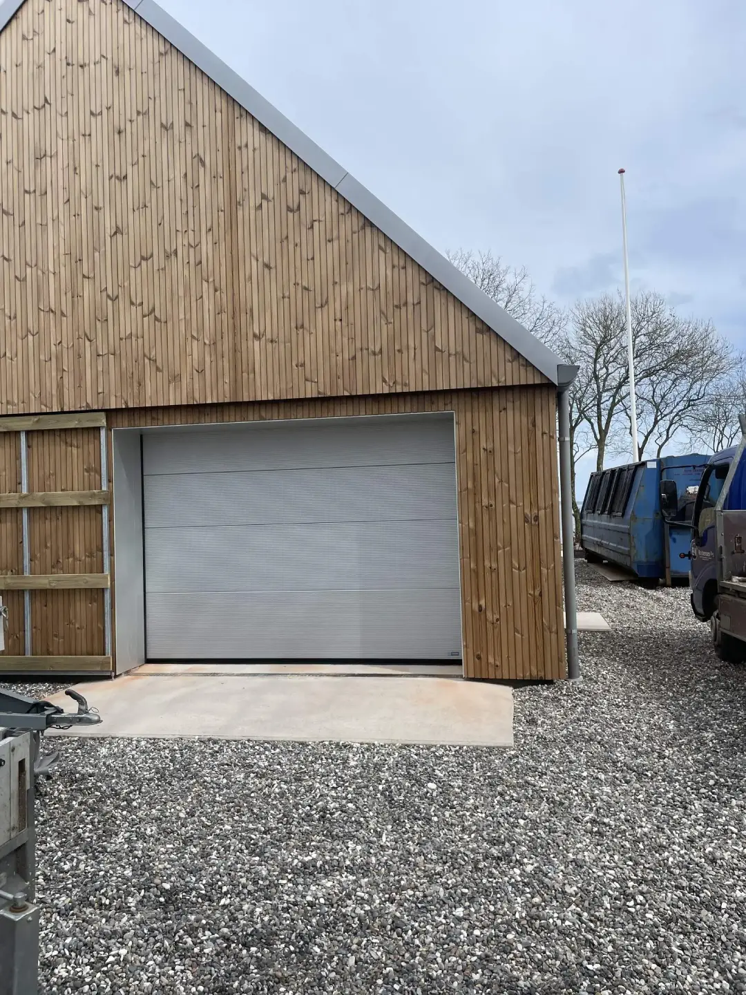 Garageporte på mål monteret af Frandsen Porte